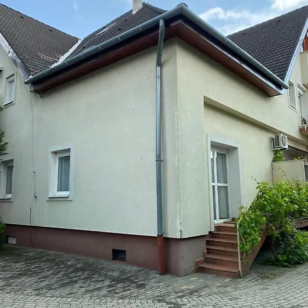 Portside Retreat Apartment Balatonfured Exterior photo
